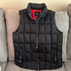 GAP Women’s Black Puffer Vest, Size M